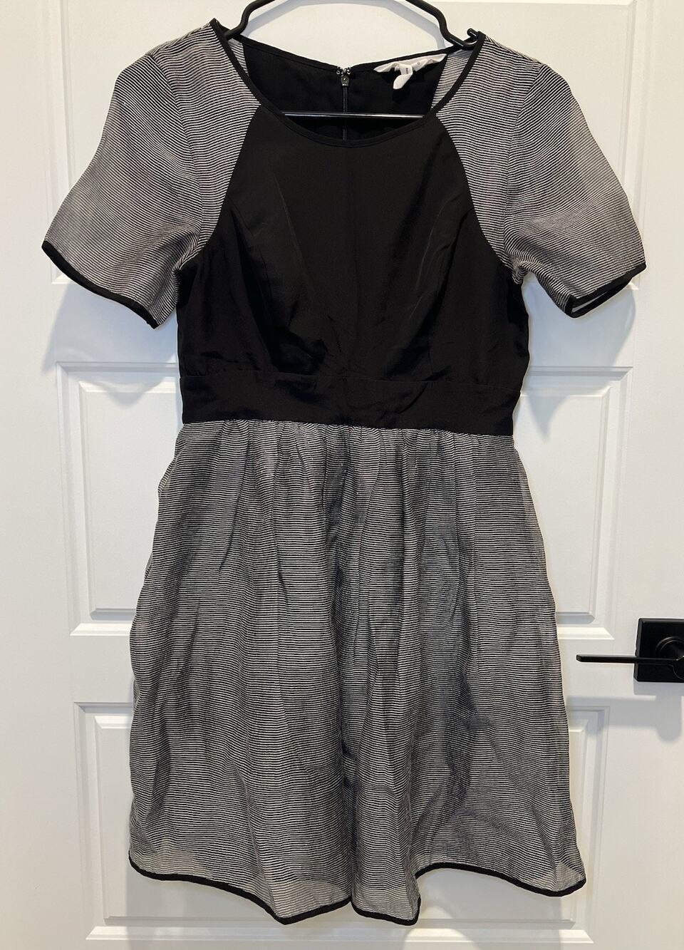 BCBGeneration Dress Size 0 Striped Casual Mini Dress Fit & Flare Lined Skater